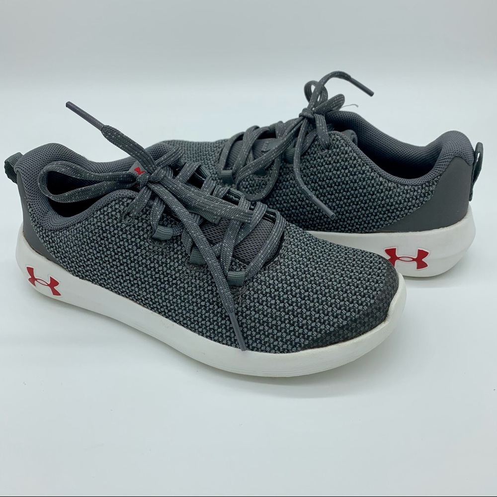 Boys Under Armour Gray Golf Shoes Size 2.5Y